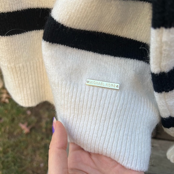 MICHAEL KORS Turtle neck Sweater women’s size Medium - Picture 6 of 12